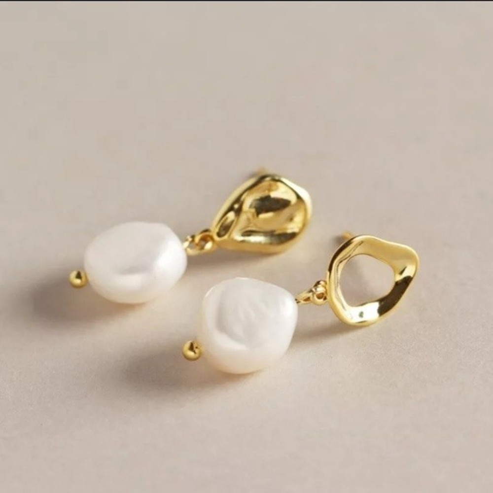 Silver asymmetric geometry natural pearl drop earrings
